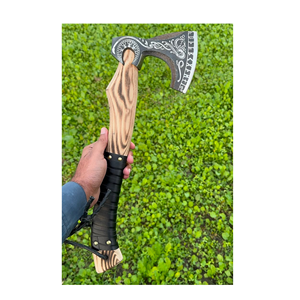 Hache de camping de luxe faite à la main THEWIZ CRAFTS en acier au carbone, tête barbue, manche en bois durable, pour fendre du bois de chauffage - Product Image 2