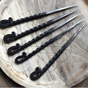 ชุดส้อมเสียบอาหารแบบไวกิ้ง ทำด้วยมือ ทรงครึ่งเกลียว จำนวน 5 ชิ้น – ที่เสียบอาหารสไตล์ยุคกลาง - Product Image 6