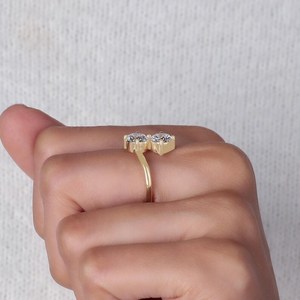 Bague Toi et Moi de luxe en or massif 18 carats avec diamant rond de 1,01 carat VS1, cultivé en laboratoire, pour les amoureux - Product Image 3