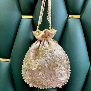 Bolso Potli con Cuentas a Precio Accesible para Mujer, con Patrón Floral Bordado a Mano, para Bodas y Trajes Festivos - Product Image 5