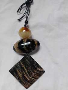 Collier pendentif corne géométrique plaqué or avec chaîne et coquille noire, bijou unisexe tendance, collier de luxe, locket en corne artisanal - Product Image 4