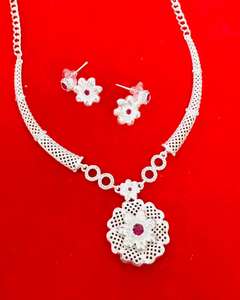 Conjunto de Collar, Pendientes, Anillo y Pulsera con Acabado Dorado Floral, Joyería de Diseño Elegante 23323 - Product Image 4