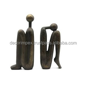 Danya B. Décoration d'étagère d'art en métal-Ensemble serre-livres décoratif en fonte-Homme et femme lisant sur un bloc - Product Image 4