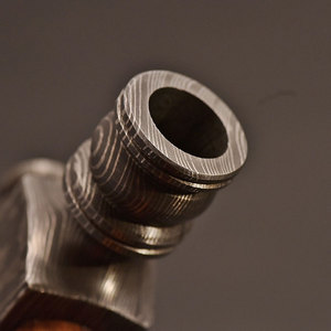Hacha con Patrón Damasco, Cabeza de Acero Hecha a Mano, Mango de Madera, Colección Tradicional para Exteriores - Product Image 6