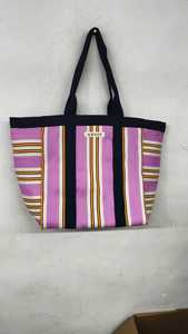 Sac fourre-tout léger en nylon recyclé à double couche avec fermeture éclair, nœud, pompon et décorations à rivets - Sac fourre-tout personnalisable en nylon recyclé - Product Image 4
