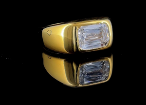 Bague signet de luxe pour homme en or avec diamant de laboratoire taille émeraude, bijoux fins sur mesure - Product Image 3