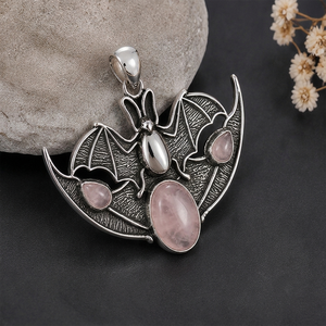 Pendentif chauve-souris à ailes rosées en quartz rose naturel, fait main, laiton plaqué or/argent, collier unisexe bohème gothique, breloque - Product Image 5