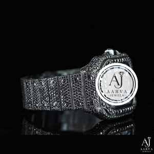 AARVA JEWELS สายนาฬิกาอะนาล็อกสีเงินสุดหรูขนาด 20 มม. สายนาฬิกาแบบกลไก ดีไซน์เพชร คริสตัลแซฟไฟร์ ตัวล็อคแบบพับได้ - Product Image 1