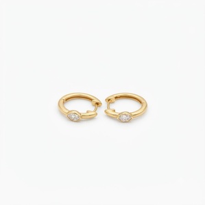 ต่างหูทองคำแท้ 14K ประดับเพชรทรงมาร์คีส์ 0.20 กะรัต ได้รับการรับรองจาก IGI ระดับ VVS เพชรเลี้ยงในห้องปฏิบัติการ ฝังแบบเบเซล ต่างหูทรงห่วง ดีไซน์เรียบหรู เหมาะสำหรับใส่ทุกวัน - Product Image 1