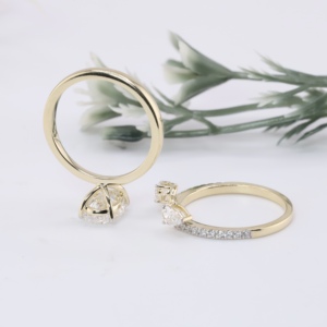 Anillo de Compromiso de Oro Amarillo Premium con Diamante Cultivado en Laboratorio de Corte Ovalado, Conjunto Clásico Solitario con Detalles en Forma de Pera, Anillo de Boda, Joyería Fina - Product Image 3