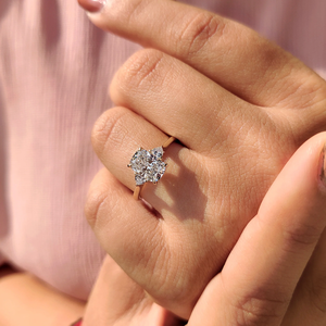 Anillo de Compromiso de Lujo con Corte Alargado Tipo Cojín, Engaste Catedral, Diamante Cultivado en Laboratorio, Oro Sólido de 14K, Anillo de Boda para Mujer, Regalo de Joyería - Product Image 2