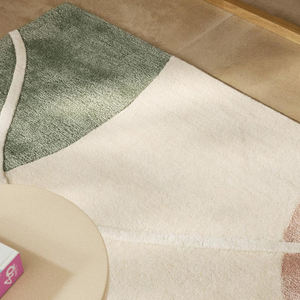 Tapis en laine tufté à la main, motif abstrait lait pêche, style moderne, inspiration mid-century, tapis rectangulaire fait main pour salon - Product Image 1