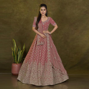 Lehenga Choli con Textura Mose y Bordado Floral Intrincado con Detalle de Dobladillo Festoneado, Conjunto Étnico para Celebraciones Nupciales - Product Image 1