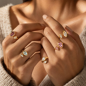 <span class=keywords><strong>Set</strong></span> di <span class=keywords><strong>Anelli</strong></span> in Zirconia Personalizzati per Donne, Placcati in Oro, in Acciaio Inossidabile, Stile Vintage, <span class=keywords><strong>Regolabili</strong></span>, Produttore di Gioielli all'Ingrosso - Product Image 1