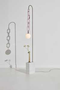Sculpture décorative moderne en résine à maillons de chaîne, faite à la main, de luxe, de haute qualité, pour l'aménagement intérieur, à prix abordable - Product Image 1