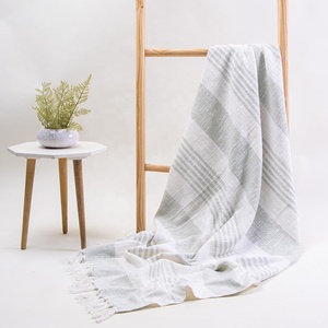 Manta de Sofá de Invierno 100% Algodón Hecha a Mano, Ecológica, Tejida, Transpirable, Ligera con Borlas - Product Image 5