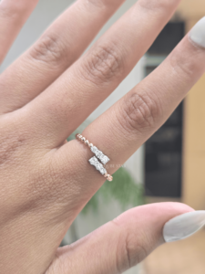 Élégante bague ouverte bicolore en or rose 14K avec accent perlé et pavé de pierres de 0,29 carat, certifiée IGI, bijoux de luxe pour femme - Product Image 1