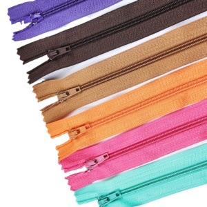 Fermetures éclair en nylon personnalisées de marque en gros, à verrouillage automatique, à extrémité fermée, en plastique coloré, différentes tailles pour vêtements - Product Image 6