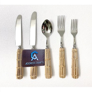 Ensemble de couverts en acier inoxydable avec manche en bambou naturel, finition miroir haute brillance, design nordique durable, pour la mise en place de la table - Product Image 2