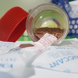 Gel de silice de qualité pharmaceutique 1g pour le contrôle de l'humidité des médicaments et des aliments - Product Image 1