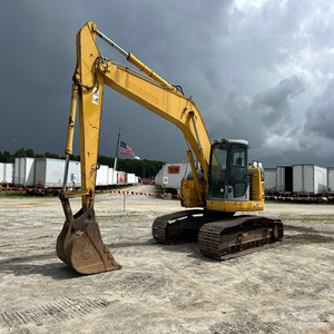 Excavadora de cadenas de servicio pesado PC200LC-8, modelo 2010, para excavación, nivelación y preparación de sitios - Product Image 1