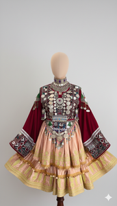 Robe ethnique afghane traditionnelle en bordeaux foncé et couches de tissu pêche doux, ornée de breloques vintage en pièces de monnaie argentées et multicolores - Product Image 4