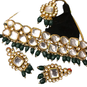 Collar choker de lujo con filigrana de oro afgano, con detalles de piedras de esmeralda verde y rubí, y perlas blancas. - Product Image 1