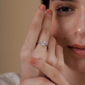 แหวนเพชรทรงลูกแพร์เพาะเลี้ยงในห้องปฏิบัติการ ได้รับการรับรองจาก IGI แหวนเพชรเม็ดเดี่ยวทรงลูกแพร์ ตัวเรือนทองคำแท้ 14K 18K - Product Image 2