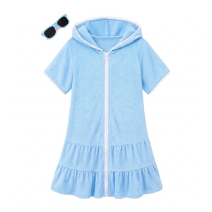 Nouvelle robe de bain à capuche personnalisée pour filles, 100% polyester, séchage rapide, mini, mignonne, fermeture éclair sur le devant, sans manches, ourlet à volants, plage, piscine - Product Image 1