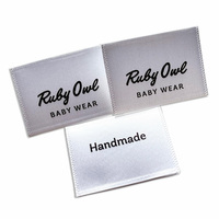Étiquettes personnalisées carrées découpées au laser en tissu satiné écologique, étiquettes adhésives imprimées sur mesure pour vêtements