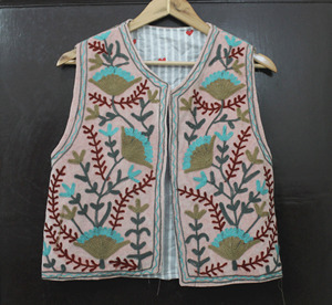 <b>Velvet</b> Short vest Suzani embroidery Vest <b>Jacket</b> <b>Velvet</b> Suzani Sleeveless Waist Coat Floral <b>Velvet</b> Suzani Vest - Product Image 2