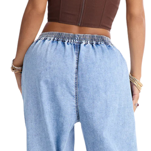 Pantalon de jogging en jean délavé bleu clair pour femme, coupe mi-ample, jambe large décontractée, avec revers élastiques, respirant, séchage rapide, style streetwear tendance - Product Image 4