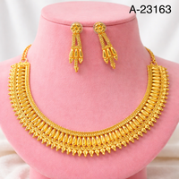 MOLL JEWELLERS Dubaï Ensemble de bijoux en cuivre plaqué argent, style vintage classique, motif fleur de corail, comprenant broche, boucles d'oreilles et collier, pour anniversaire et mode