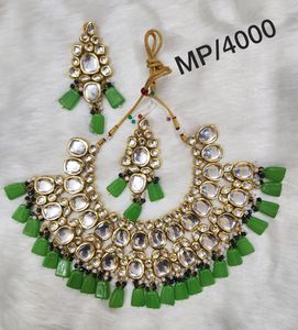 Conjunto de Collar Kunlad de Latón Chapado en Oro con Perlas de Imitación, Cristales de Estrás y Cuentas Verdes para Joyería Étnica de Boda para Mujer - Product Image 1