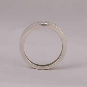Anillo Solitario de Plata de Ley 925 para Hombre con Moissanita de Corte Esmeralda, Banda Ancha Pulida Minimalista, Anillo de Boda de Lujo - Product Image 4