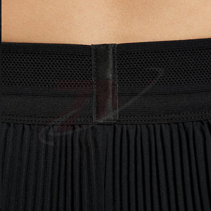 Shorts de sport pour femmes, taille haute, noirs, en tricot respirant, couleur unie, taille élastique, coupe classique, designs personnalisés pour l'été - Product Image 3