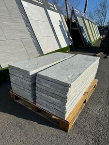 Marches d'escalier en grès gris Shivara 100% naturel, finition bruta, découpe sur mesure, pour extérieur de villa, application extérieure - Product Image 4