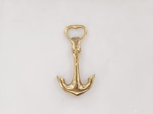 Abridor de botellas de aluminio fundido estilo vintage para bares rústicos, que realza el encanto decorativo y la utilidad. - Product Image 4