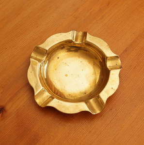 Oval <b>vintage</b> brass <b>ashtray</b> decorated with vibrant hand-painted patterns, available at wholesale prices. - Product Image 5