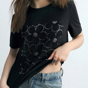 เสื้อยืดแขนสั้นผู้หญิงสีดำ คอกลม ลายดอกไม้ประดับเพชร สไตล์ลำลอง ผ้าเจอร์ซีย์ ทรงปกติ ใส่ได้ทั้งฤดูใบไม้ผลิและฤดูร้อน - Product Image 4