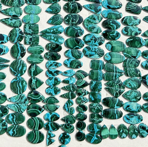 Paire de chrysocolle et de malachite naturelles de haute qualité Nouvelles pierres précieuses de guérison en vrac pour une énergie et un équilibre élevés - Product Image 1