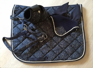 Tapis de selle en nylon noir à imprimé étoiles anglaises avec points blancs, design matelassé, pour cheval - Product Image 3