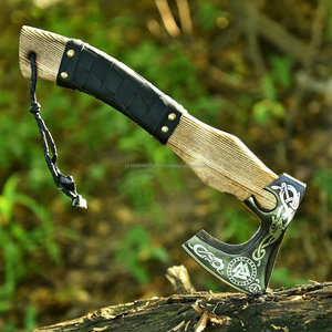 Hacha Vikinga Forjada a Mano, Hacha Nórdica Hecha a Mano con Mango de Madera Personalizado y Cabeza Grabada, Herramienta de Supervivencia para Campismo al Aire Libre - Product Image 3
