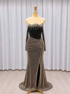 Vestido de noche sirena sin tirantes con pedrería negra, malla transparente natural transpirable, abertura alta, ajustado al cuerpo, largo hasta el suelo - Product Image 2