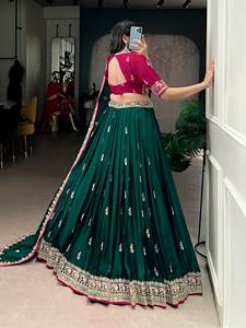Lehenga Choli de Diseño 2026 para Fiestas, en Seda Satén con Lentejuelas y Bordado con Hilos - Product Image 3
