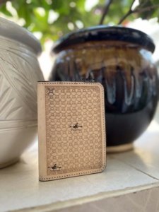 Nouveau porte-passeport en cuir de concepteur en cuir usiné Style de motif occidental Offre Spéciale accessoires de voyage multifonctions uniques - Product Image 4