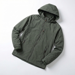 Chaqueta con Capucha Olive — Chaqueta Ligera para Exteriores con Cierre Completo, Mangas Raglán y Bolsillo en el Pecho |   Marca Privada OEM/ODM - Product Image 1