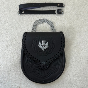 Pochette écossaise Sporran en cuir véritable noir de qualité supérieure, motif de tournesol celtique gaufré, bord tressé, sangle à chaîne, traditionnelle - Product Image 4