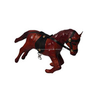 Figurine de cheval en cuir écologique moderne, sculpture décorative animale très vendue pour la maison et le bureau, disponible aux meilleurs prix