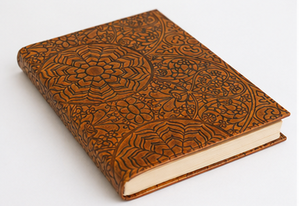 Cuaderno de diario de cuero con sombra dorada elegante, venta al por mayor, diseño de tapa dura en relieve floral para escritura diaria - Product Image 3
